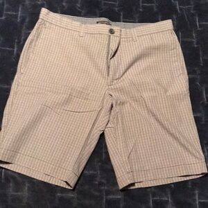Mens checkered shorts flat front, 8 inch inseam